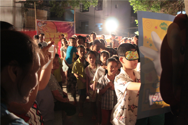 在中秋節(jié)來臨之際，為進一步拓展&ldquo;雙報到&rdquo;活動，踐行&ldquo;兩學一做&rdquo;學習教育，關(guān)愛社區(qū)職工群眾，營造歡樂祥和的節(jié)日氛圍，梧州市