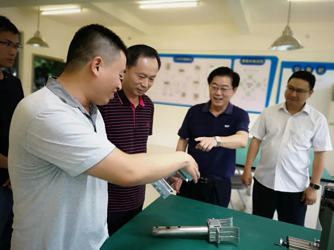 發(fā)揮勞模示范效應(yīng) 打造過硬技術(shù)團(tuán)隊