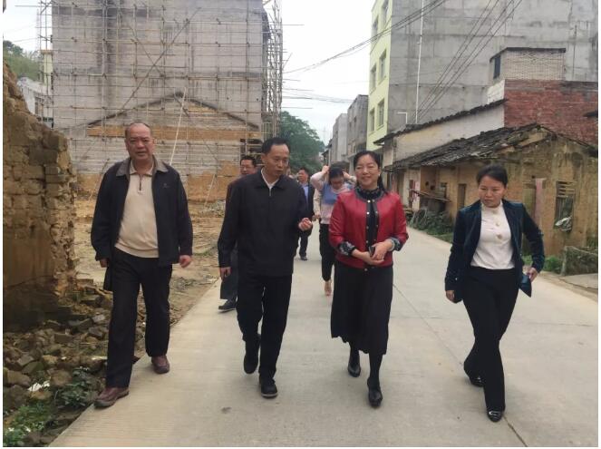 市總工會(huì)黨組書記、常務(wù)副主席梁耀忠到掛點(diǎn)幫扶村調(diào)研