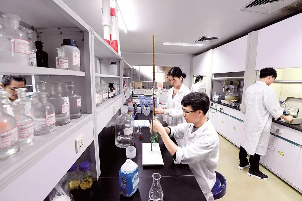 64歲仍堅守一線，梧州這個為“產(chǎn)品質(zhì)量和榮譽(yù)而戰(zhàn)”的團(tuán)隊獲國家級榮譽(yù)