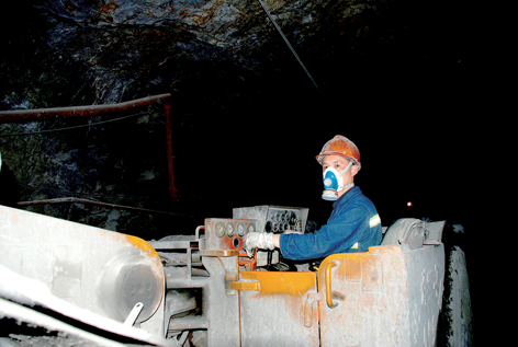 400米深礦井走出的農(nóng)民工勞模