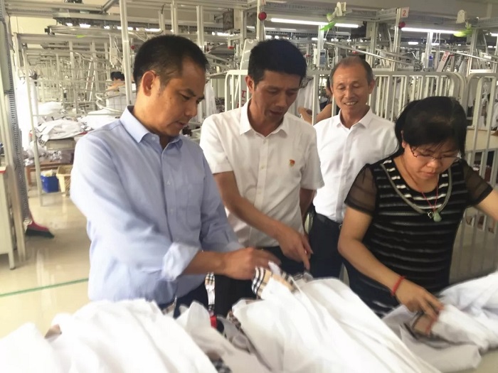 深入掛點幫扶村開展扶貧調研