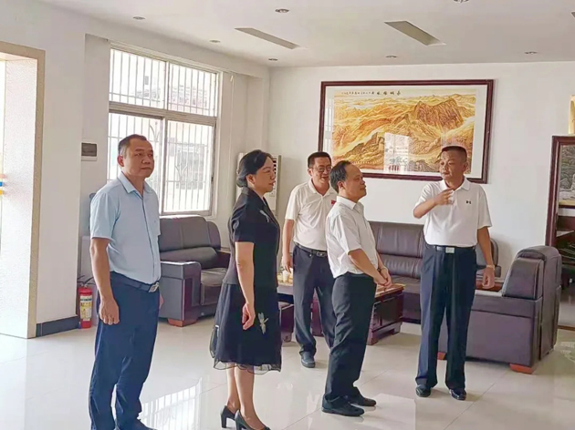 市總工會領(lǐng)導(dǎo)到岑溪市調(diào)研產(chǎn)業(yè)工人隊伍建設(shè)工作并為基層工會干部上黨課