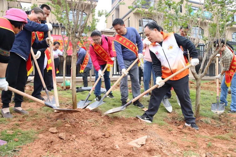 弘揚勞模精神、勞動精神、工匠精神！梧州勞模工匠義務(wù)植樹迎“五一”