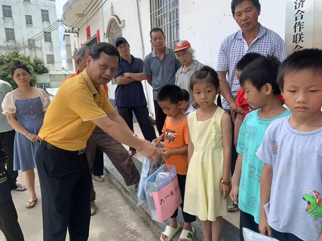 “六一”慰問 情暖童心丨梧州市總工會開展“六一”兒童節(jié)系列慰問活動