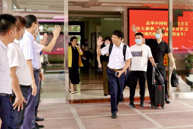 廣西出席中國工會(huì)十八大代表抵京