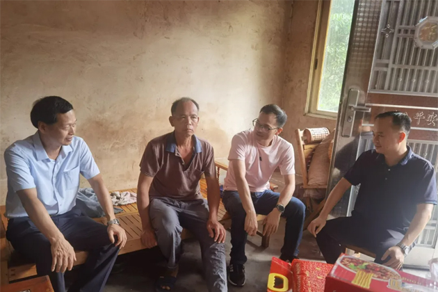 市總工會(huì)開展入戶走訪，助力鄉(xiāng)村振興工作