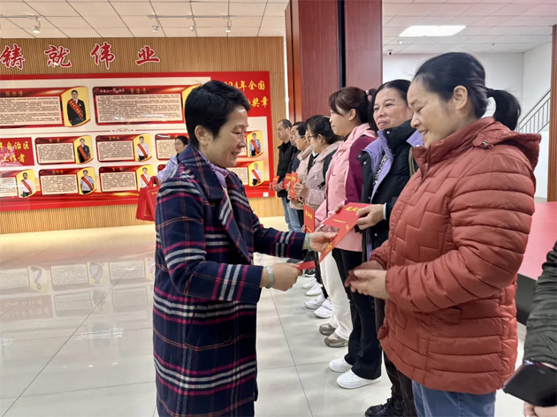 自治區(qū)總工會慰問團到梧州開展工會送溫暖活動