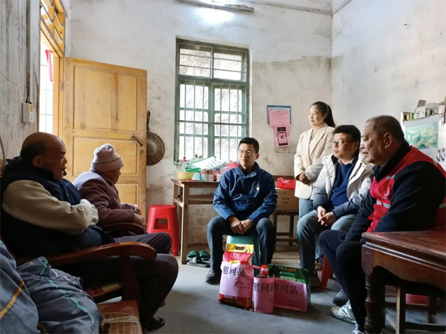 市總工會(huì)深入掛點(diǎn)村開(kāi)展春節(jié)慰問(wèn)活動(dòng)