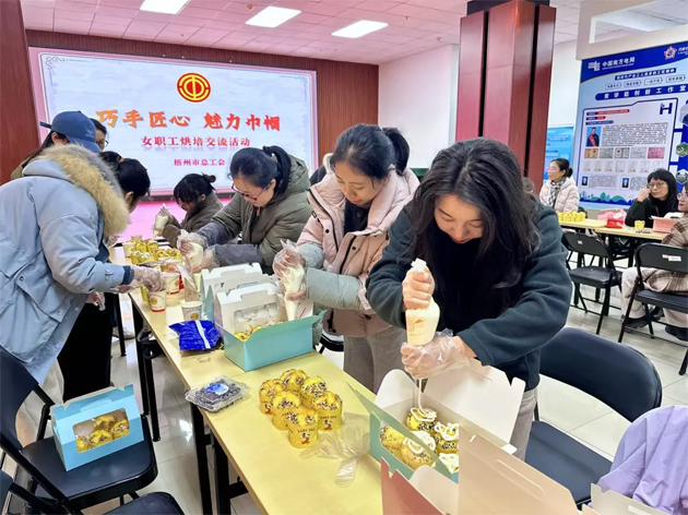 “花”樣過(guò)節(jié)，綻放巾幗芳華系列（五）丨市總工會(huì)開(kāi)展“巧手匠心 魅力巾幗”女職工技藝交流活動(dòng)