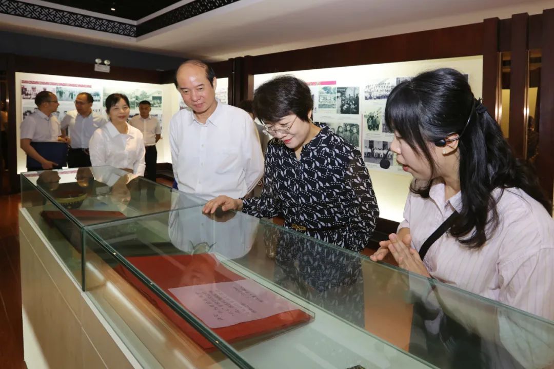 王嬌萍在南寧老撾&ldquo;六七&rdquo;學(xué)校舊址調(diào)研.jpg