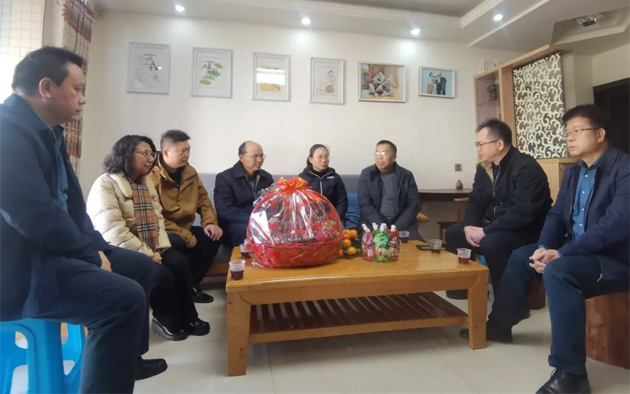 慰問一線 情暖職工丨自治區(qū)總工會(huì)慰問團(tuán)到梧州市開展2026年元旦春節(jié)送溫暖慰問活動(dòng)