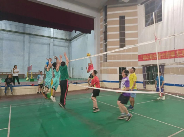 運(yùn)動(dòng)點(diǎn)燃激情，拼搏展現(xiàn)風(fēng)采