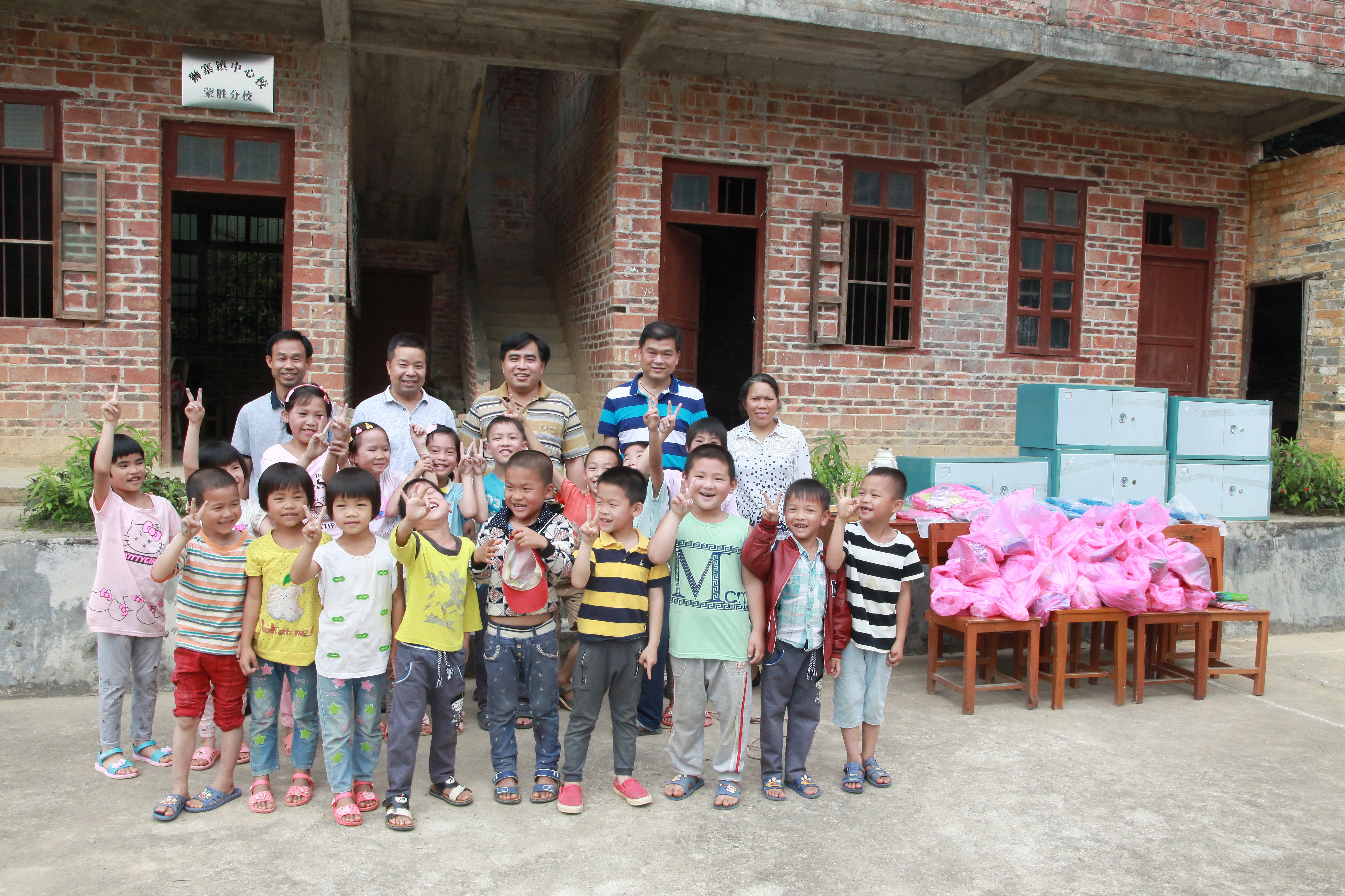 梧州桂江組織開展“慶六一 送關(guān)愛”慰問活動(dòng)