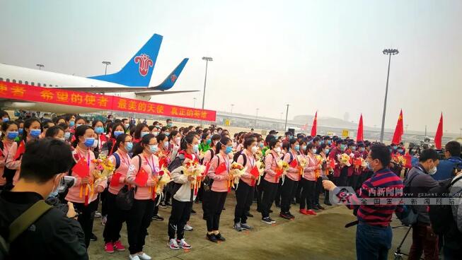 今天，梧州的英雄辭別黃鶴樓回家了