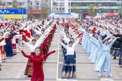 【跟黨奮進新征程 巾幗建功新時代】梧州市第十二屆婦女國風(fēng)趣味體育運動會暨“梧家巧姐姐”國潮集市，精彩綻放！