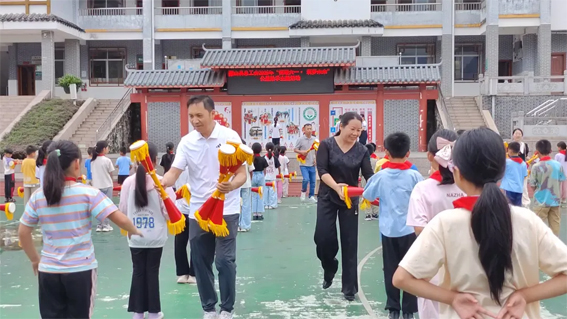 蒙山縣總工會開展“情暖六一·筑夢未來”公益助學主題活動